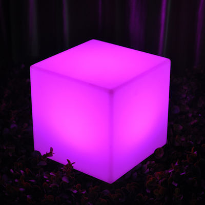 輝く屋外 LED キューブライトチェア プラスチック IP65 防水 公園別荘の装飾用