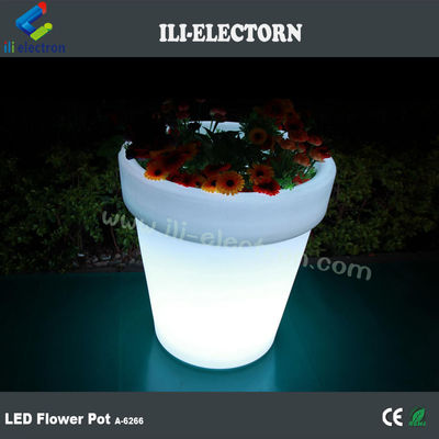 色彩豊かな照明 LED 庭の飾り付けのためのプラスチック製の花植え器