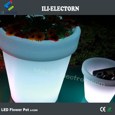 色彩豊かな照明 LED 庭の飾り付けのためのプラスチック製の花植え器