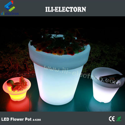 色彩豊かな照明 LED 庭の飾り付けのためのプラスチック製の花植え器