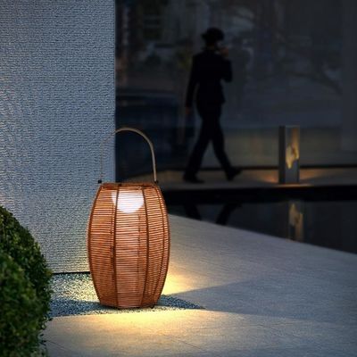屋外用ラタンシェードフロアランプ 太陽光発電 IP65 防水