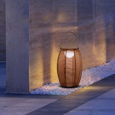 屋外用ラタンシェードフロアランプ 太陽光発電 IP65 防水
