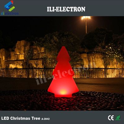 プラスチック製のクリスマスツリー