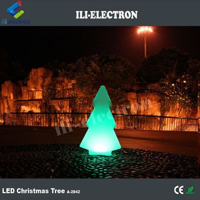 プラスチック製のクリスマスツリー