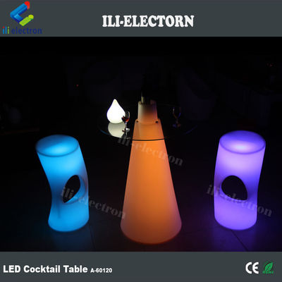 角形プラスチック製の LEDテーブル 輝くカクテルテーブル