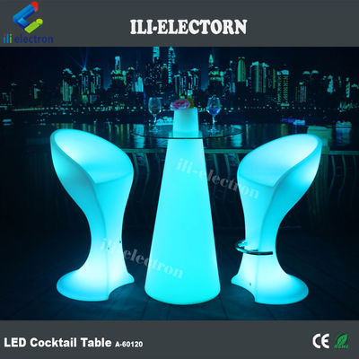 角形プラスチック製の LEDテーブル 輝くカクテルテーブル