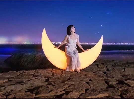 充電可能なリチウム電池付きの光る LED 月 Chair