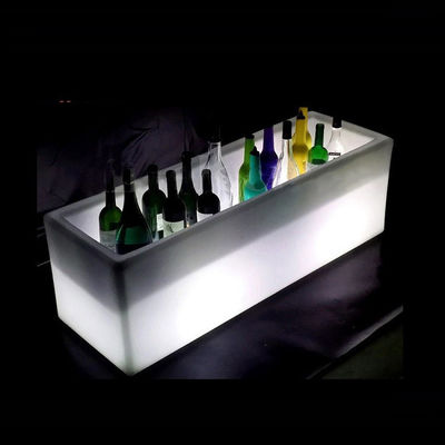 ライトアップされた輝く氷のバケツ,リチウム電池でワインクーラーを点灯