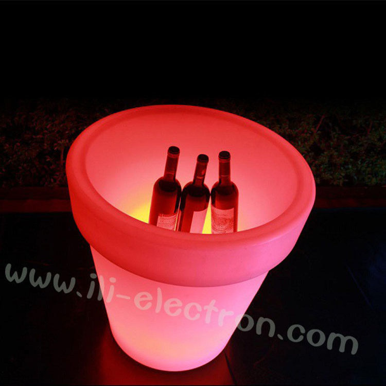 色彩豊かな照明 LED 庭の飾り付けのためのプラスチック製の花植え器